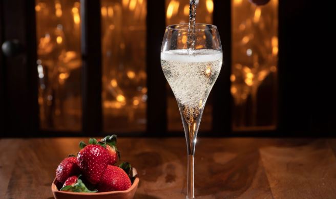 A Guide to Champagne and Other Bubbles